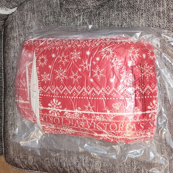 Victoria's secret Sherpa Blanket, Xmas theme - Picture 3 of 3